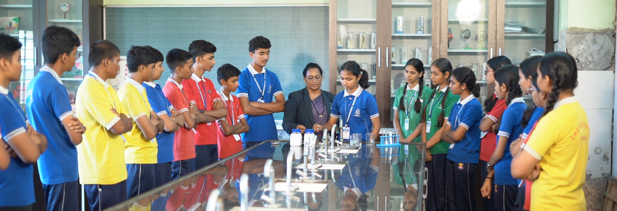 Chavara faculty and students